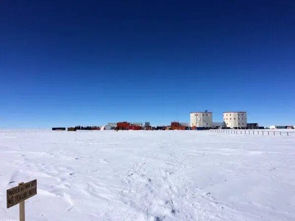 مستودع النوى الجليدية في محطة كونكورديا بالقطب الجنوبي، يهدف لحفظ تاريخ الغلاف الجوي للأرض للأجيال القادمة.