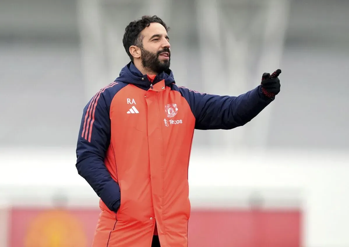 روبن أموريم، مدرب مانشستر يونايتد، خلال مؤتمر صحفي، معبراً عن رأيه الصريح حول أداء الفريق في الدوري الإنجليزي.