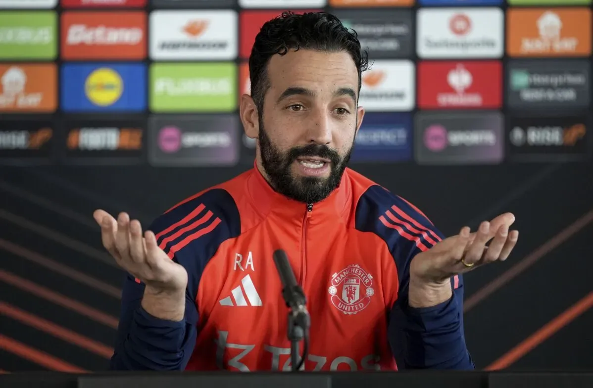 روبن أموريم، مدرب مانشستر يونايتد، يتحدث خلال مؤتمر صحفي ويعبر عن رأيه حول أداء الفريق بعد خسارته الأخيرة.