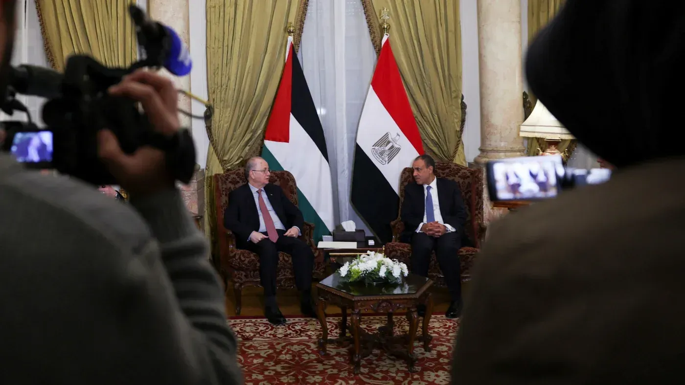 اجتماع وزراء الخارجية العرب في القاهرة لمناقشة خطة إعادة إعمار غزة، مع التركيز على ضرورة عودة السلطة الفلسطينية إلى الحكم.