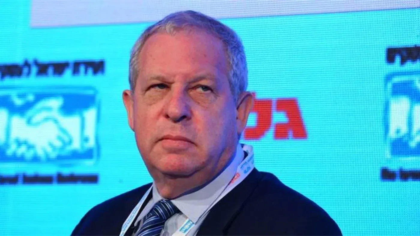 تصريح مهندس إسرائيلي حول فشل خطة إيلاند لإخلاء شمال غزة، مع التركيز على عدم تحقيق أهداف الحرب الأربعة.