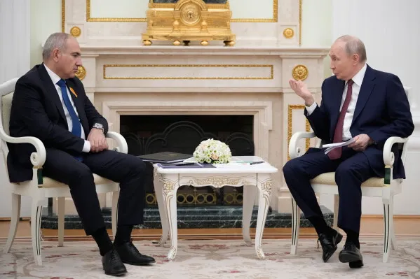 اجتماع بين الرئيس الروسي فلاديمير بوتين ورئيس وزراء أرمينيا نيكول باشينيان، يناقشان العلاقات الأرمنية الروسية في ظل الضغوط المتزايدة.