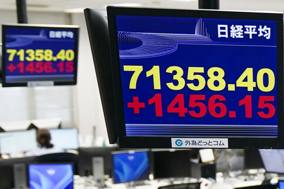 مؤشر نيكاي 225 في طوكيو يظهر ارتفاعًا ملحوظًا بنسبة 1.9% ليصل إلى 71,358.40 نقطة، مع تسجيل زيادة كبيرة في أسهم التكنولوجيا.