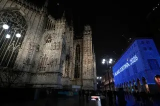 إضاءة كاتدرائية ميلانو مع عرض شعار أولمبياد 2026، حيث يستعد الحفل الافتتاحي للألعاب الشتوية في كورتينا.