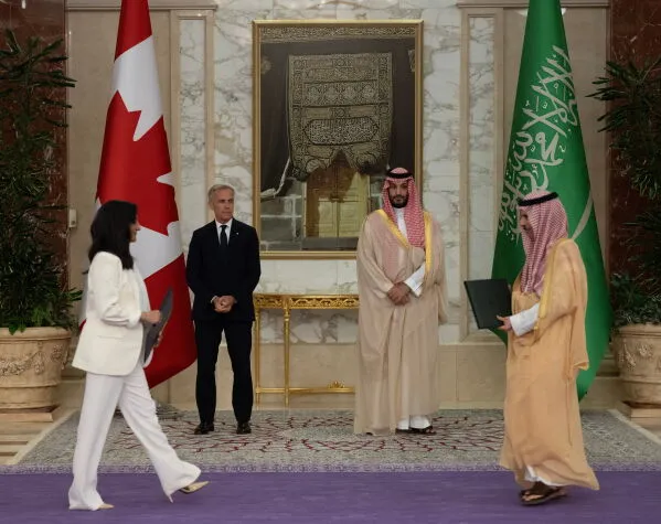 رئيس الوزراء الكندي مارك كارني يلتقي بولي العهد السعودي محمد بن سلمان في جدة لتعزيز الشراكات الاقتصادية بين كندا والسعودية.