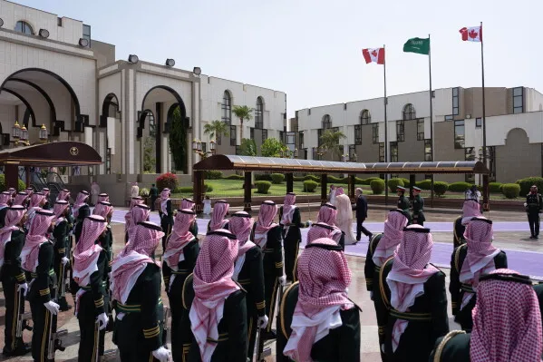 استقبال رسمي في السعودية لرئيس الوزراء الكندي Mark Carney خلال زيارته لتعزيز العلاقات الاقتصادية والدبلوماسية بين البلدين.