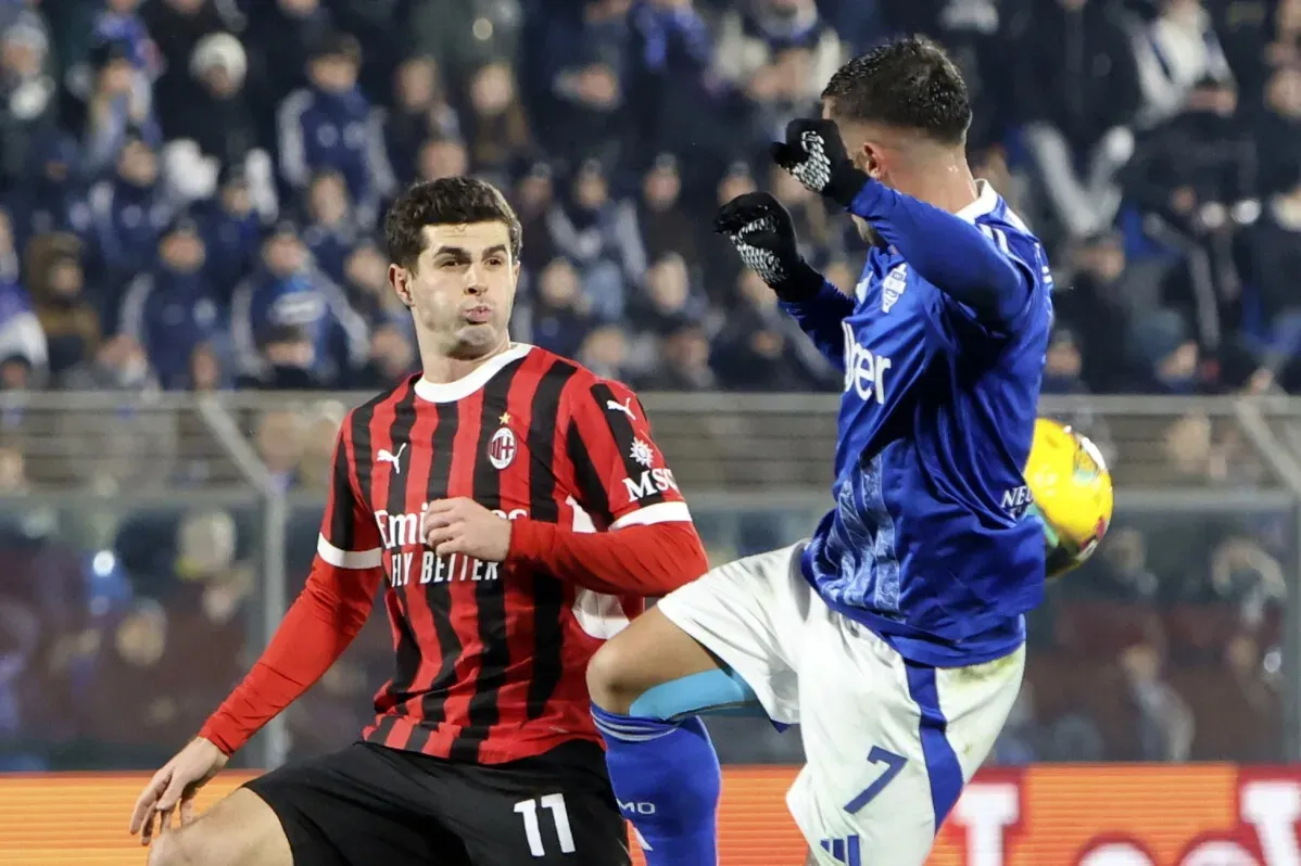 كريستيان بوليسيتش، لاعب ميلان، يظهر في المباراة ضد كومو، بعد تعرضه لإصابة في الكاحل، مما أثار مخاوف حول جاهزيته.