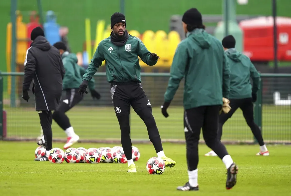 جون دوران، مهاجم أستون فيلا، في تدريب النصر، يستعد للعب مع كريستيانو رونالدو بعد انتقاله بقيمة 64 مليون جنيه إسترليني.