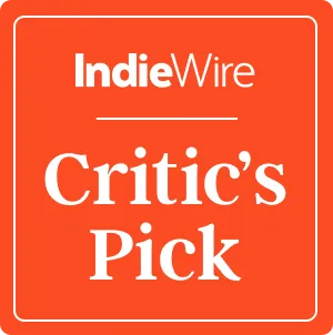 شعار IndieWire مع جائزة اختيار النقاد، يعكس تقييمًا إيجابيًا لمسلسل قانوني جديد يتناول قضايا شركات التقنية في وادي السيليكون.