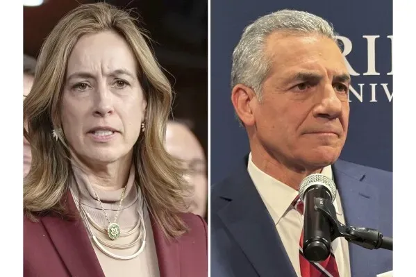 شيريل وسياتاريللي، مرشحي حاكم نيوجيرسي، يظهران في صورة جانبية خلال خطاب الفوز، مع التركيز على تعابير وجوههم.