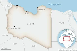 خريطة ليبيا تظهر مواقع طرابلس وبنغازي والزاوية مع إبراز ساحل البحر المتوسط ومناطق النفط الرئيسية في سياق النزاع الراهن.