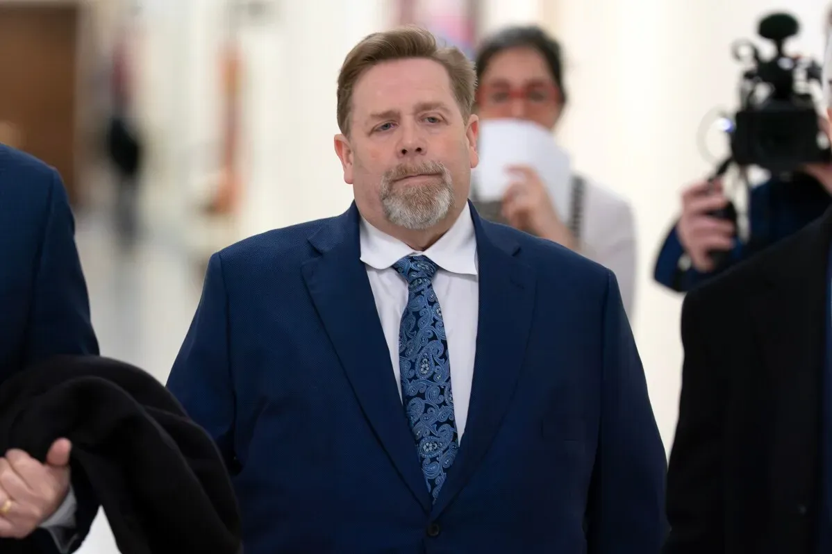 شهادة المحامي دارين إنديك أمام لجنة مجلس النواب حول عدم معرفته باعتداءات جيفري إبشتاين على الفتيات القاصرات.