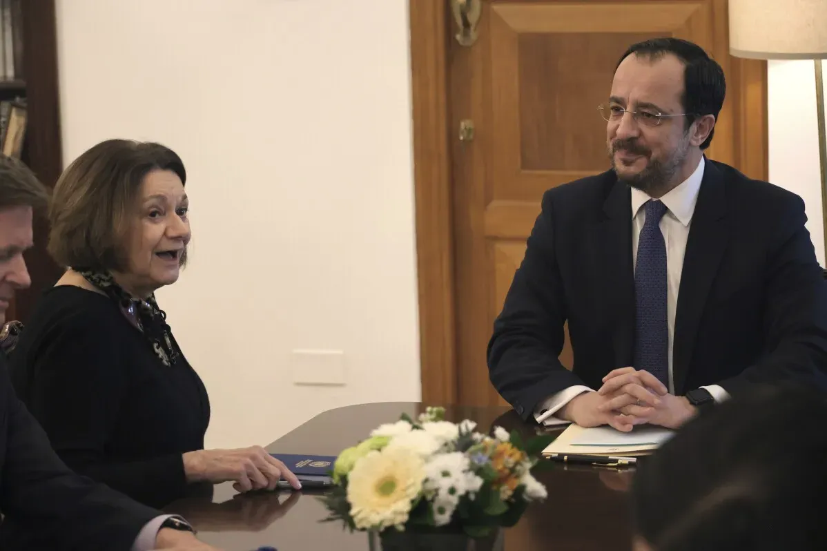 اجتماع بين مسؤولين في قبرص حول جهود السلام، مع التركيز على تعزيز مشاركة المرأة في العملية السياسية.