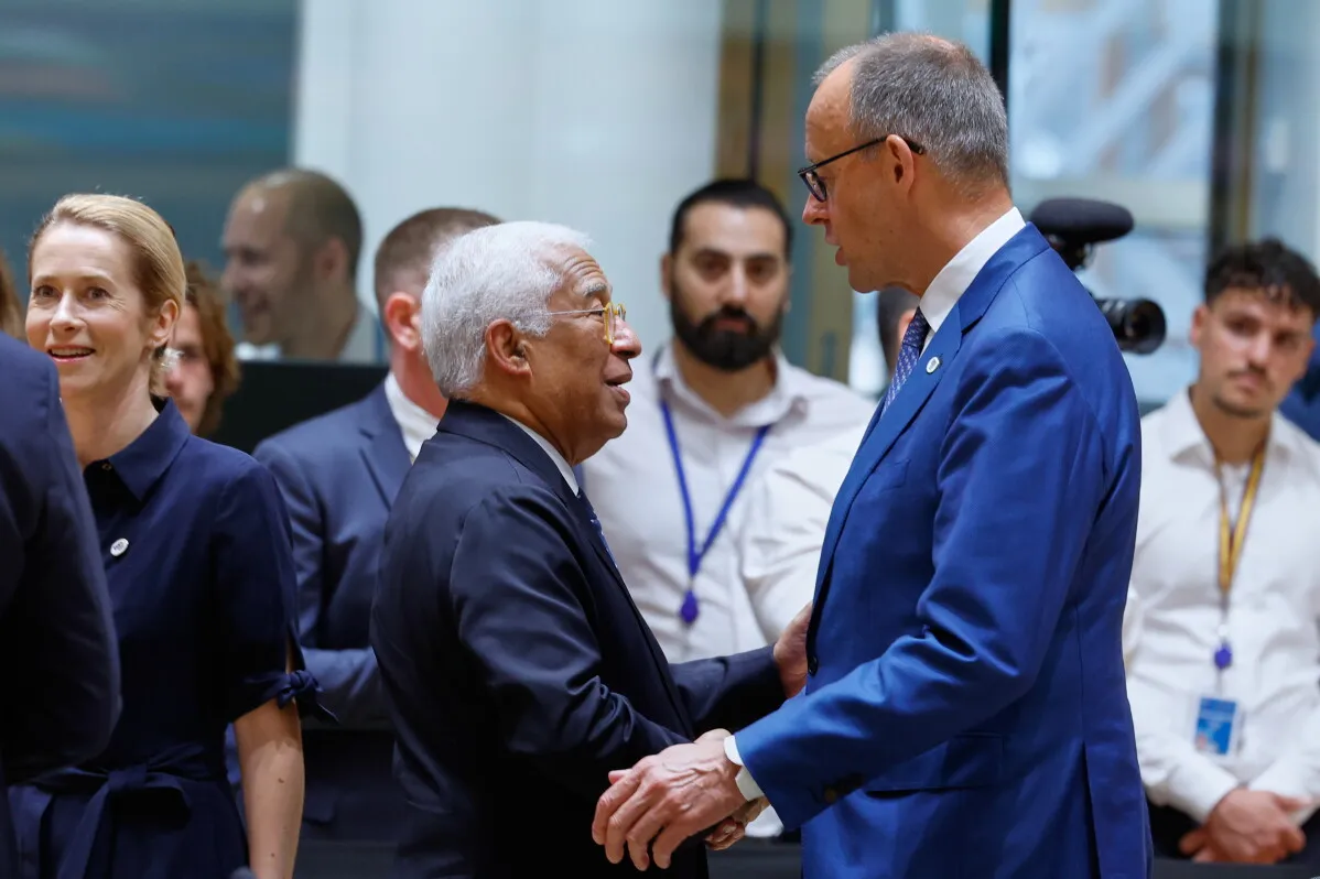 اجتماع قادة الاتحاد الأوروبي في بروكسل، حيث يتحدث António Costa مع زعماء آخرين حول فتح قناة دبلوماسية مع موسكو.