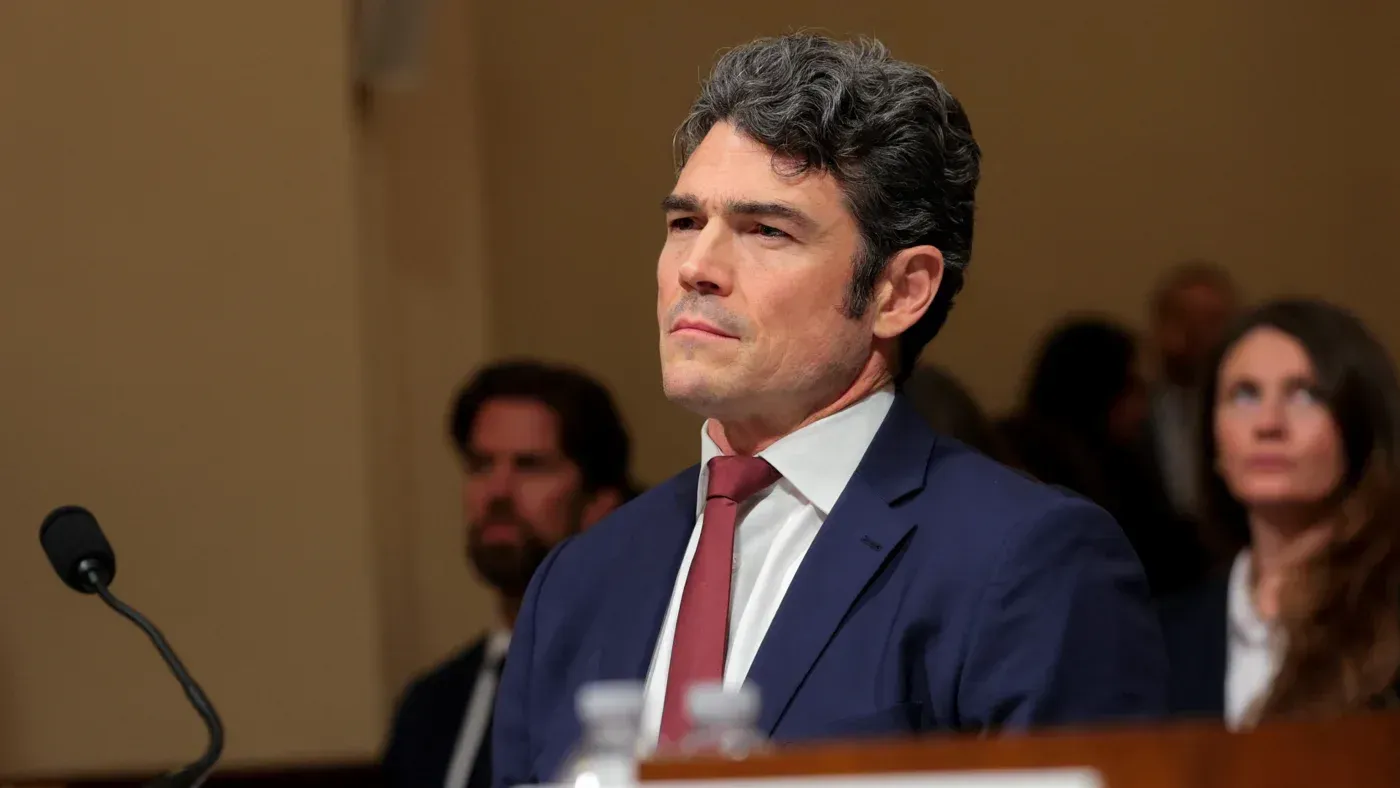 جوزيف كينت، المدير السابق للمركز الوطني لمكافحة الإرهاب، خلال جلسة استماع، حيث استقال احتجاجًا على الحرب على إيران.