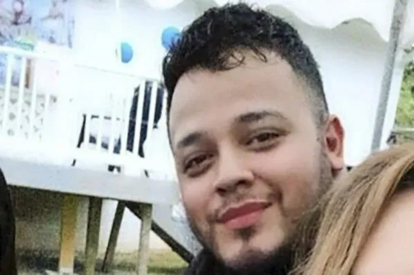 صورة لرجل يُدعى أبريغو غارسيا، الذي تم ترحيله عن طريق الخطأ إلى السلفادور، بعد أن عاش في الولايات المتحدة لمدة 14 عامًا.