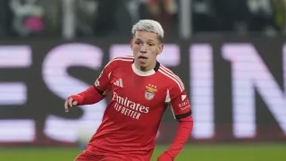 تمديد الإيقاف العالمي للاعب بنفيكا الأرجنتيني جيانلوكا بريستيانّي بسبب إساءة لفظية، مما سيحرمه من المشاركة في كأس العالم.