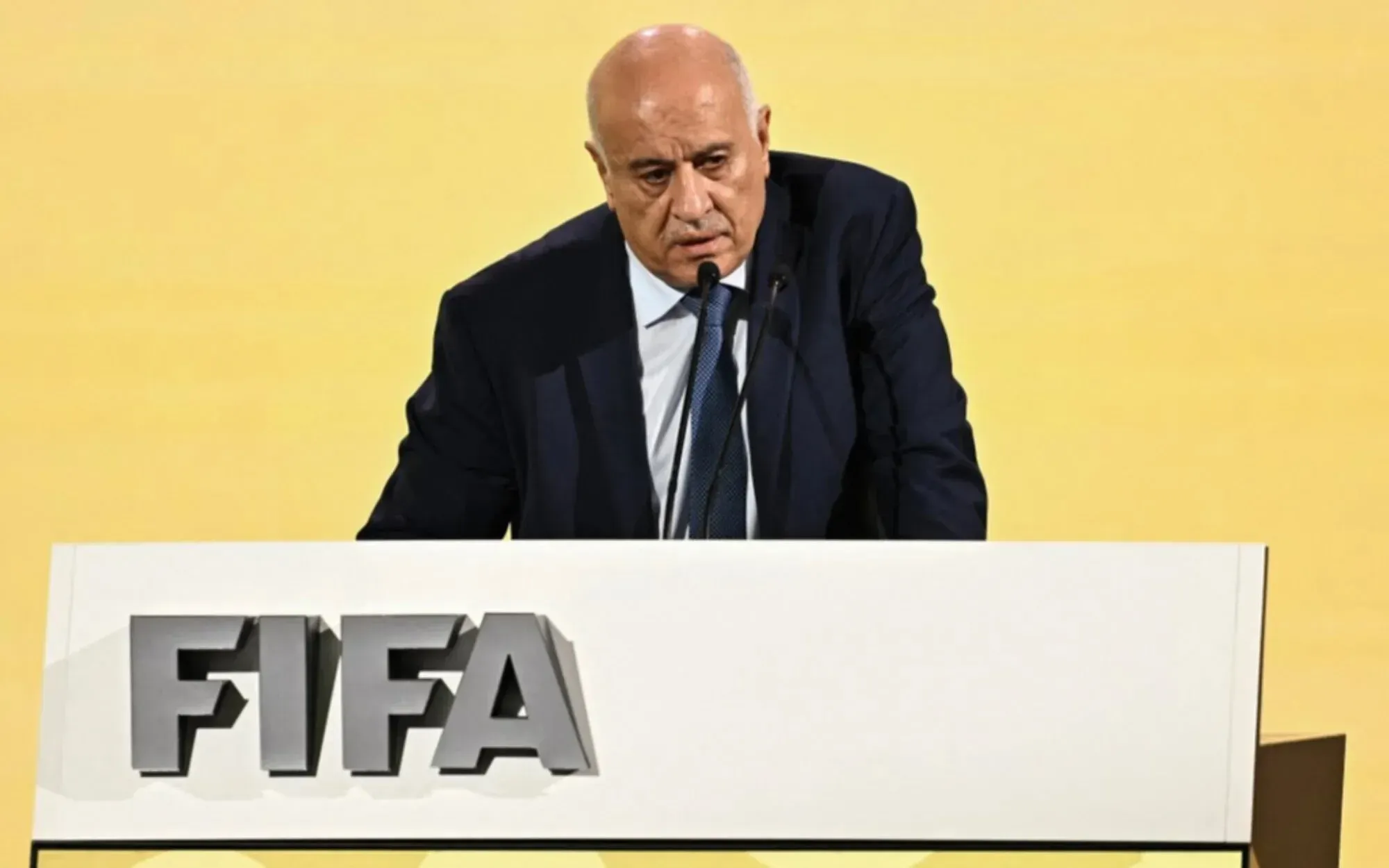 ماتياس غرافستروم، الأمين العام للفيفا، يتحدث خلال المؤتمر السنوي الخامس والسبعين في باراغواي، حيث يناقش قضايا تتعلق بالاتحاد الإسرائيلي لكرة القدم.