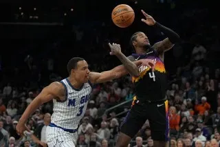 جالين جرين يسدد كرة ثلاثية في اللحظة الأخيرة، مانحًا فينيكس صنز الفوز 113-110 على أورلاندو ماجيك في مباراة مثيرة.