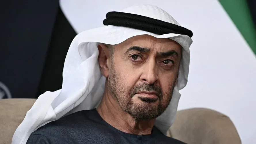 محمد بن زايد آل نهيان، قائد الإمارات، يعكس دوره المحوري في تعزيز القوة العسكرية والنفوذ الإقليمي للدولة.
