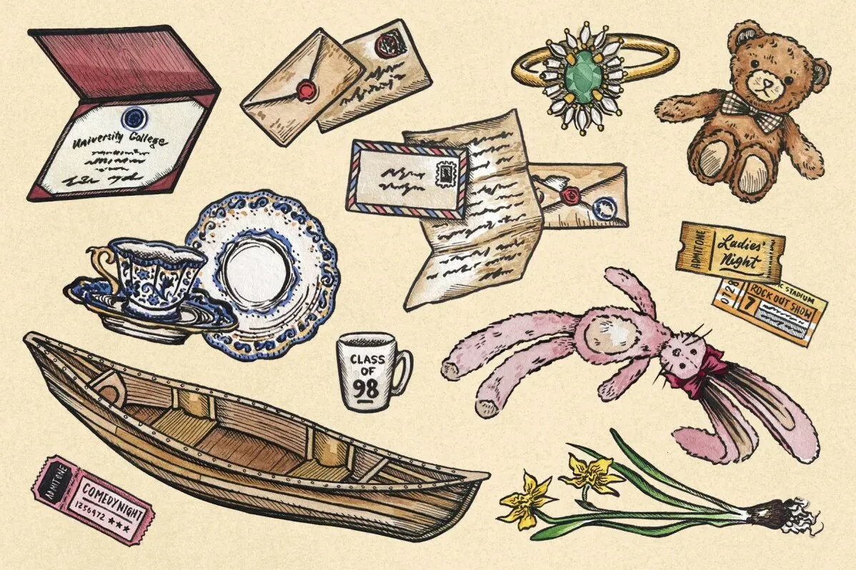 أشياء تذكارية شخصية متنوعة تشمل رسائل، خاتم، دمى، وفواتير تروي حكايات عن الذكريات والتراث العائلي.