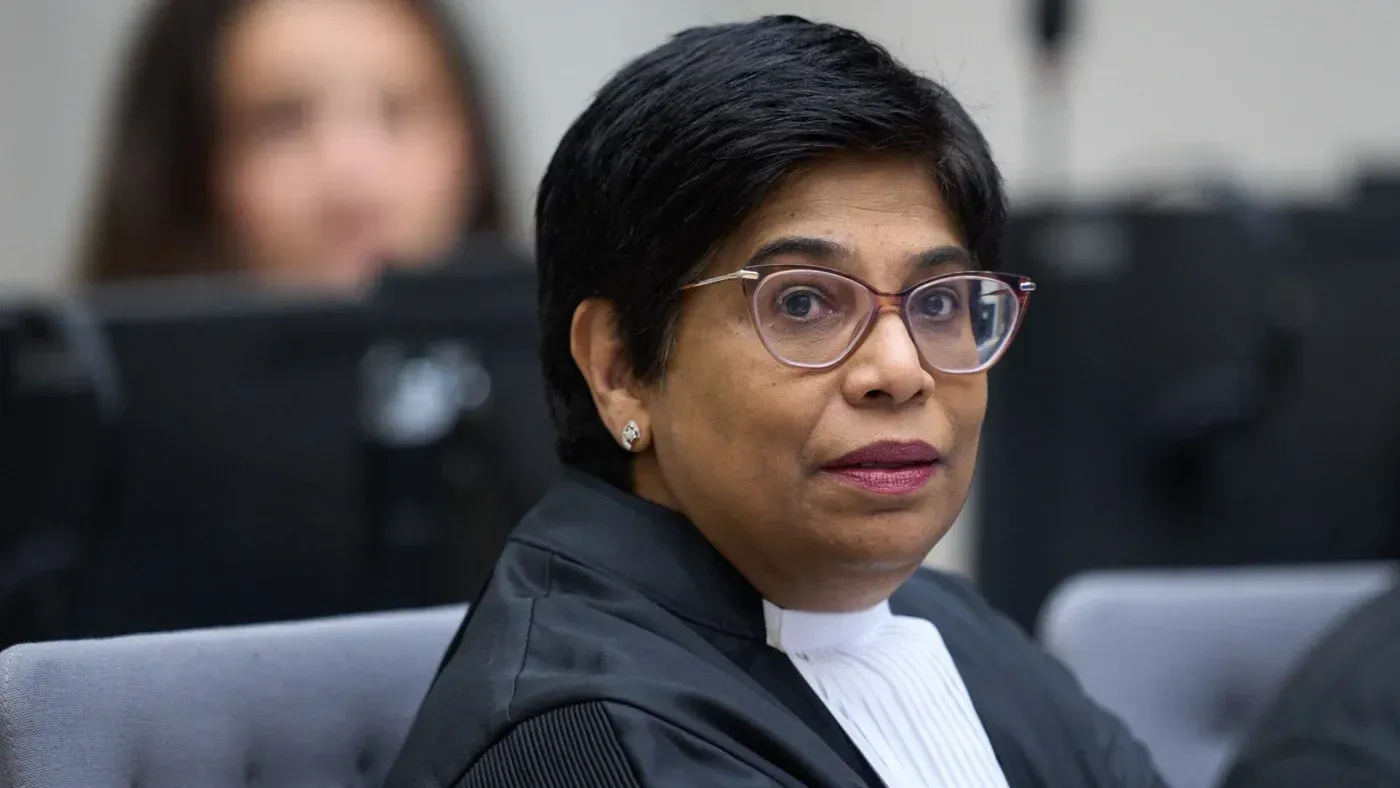 نائبة المدعي العام للمحكمة الجنائية الدولية، نزهت شاميم خان، تتحدث خلال جلسة في مجلس الأمن، تعبر عن قلقها بشأن الفظائع في دارفور.