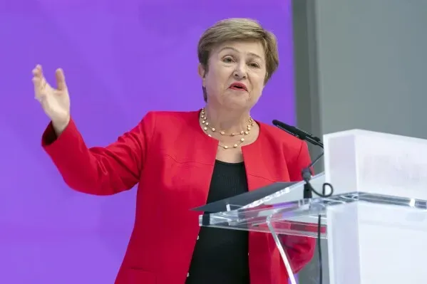 كريستالينا جورجييفا، المديرة الإدارية لصندوق النقد الدولي، تتحدث خلال إحاطة إعلامية، محذرة من تأثير النزاعات التجارية على النمو الاقتصادي العالمي.