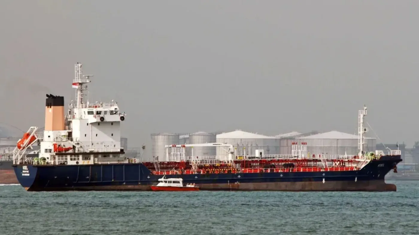 احتجاز قوات خفر السواحل الهندية ثلاث ناقلات نفط إيرانية في بحر العرب، في إطار مكافحة تهريب النفط الدولي.