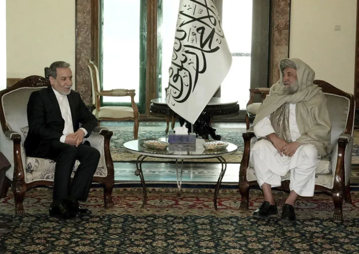 اجتمع وزير الخارجية الإيراني عباس عراقجي مع مسؤول من حركة طالبان، تناول خلال اللقاء التوترات الحدودية ومعاملة اللاجئين الأفغان.