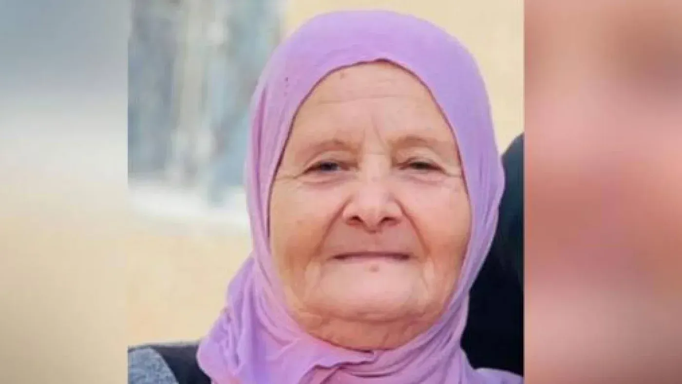 امرأة فلسطينية مسنّة ترتدي حجابًا، تعرضت للضرب حتى الموت خلال مداهمة منزلها من قبل جنود إسرائيليين في بلدة جيوس.