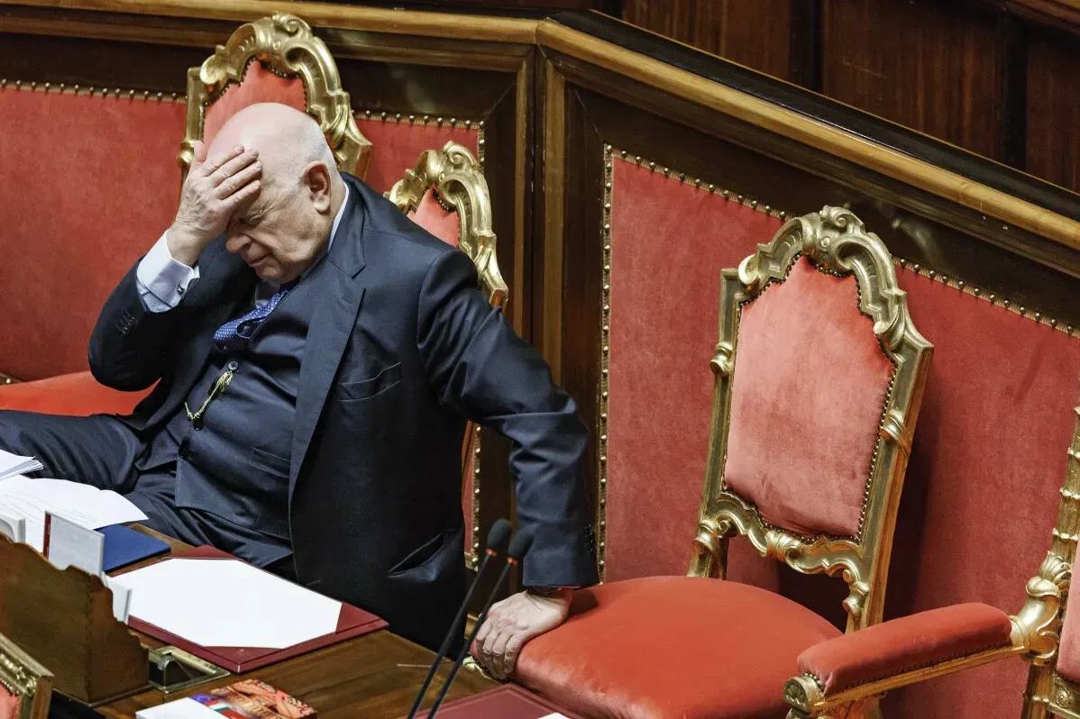 وزير العدل الإيطالي كارلو نورديو، خلال جلسة في مجلس الشيوخ، يعبر عن القلق بعد إطلاق سراح أسامة المصري المتهم بجرائم حرب.