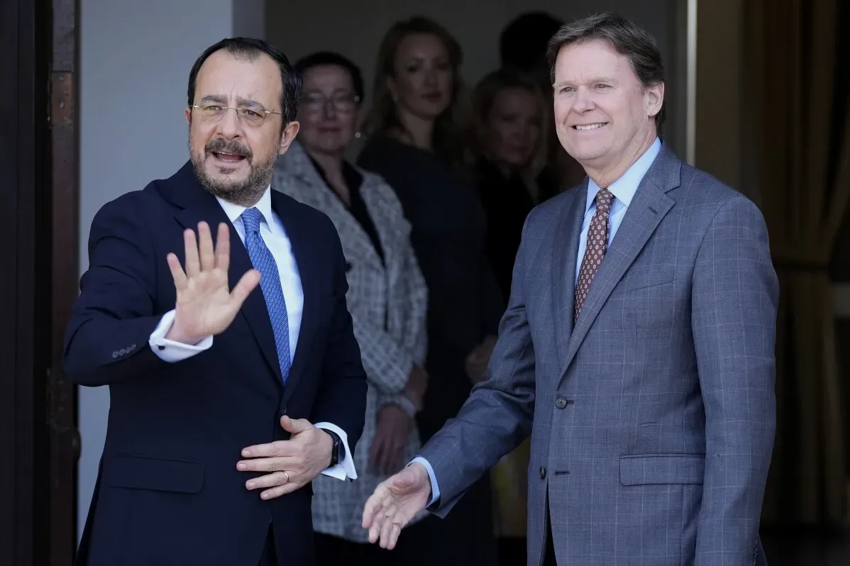 اجتماع بين الزعيمين القبرصي اليوناني والزعيم القبرصي التركي حول فتح نقاط عبور جديدة، دون التوصل إلى اتفاق خلال المناقشات.