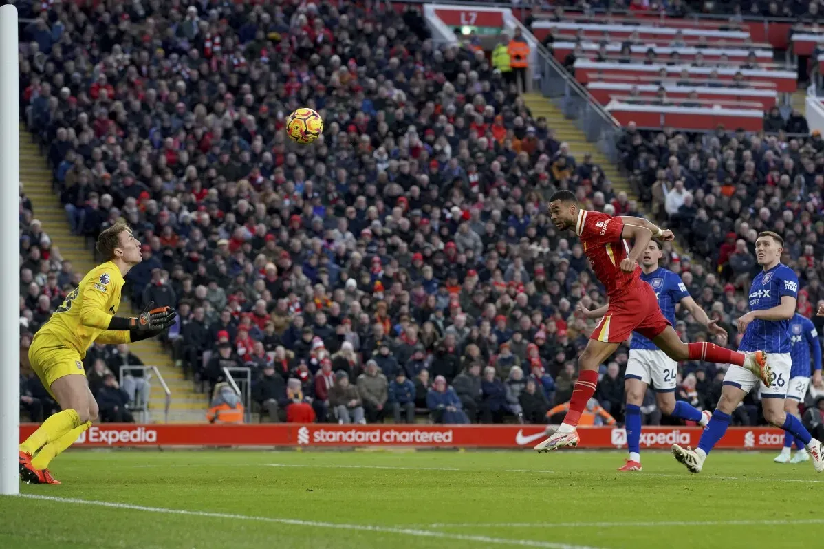 سجل اللاعب هدفًا لرLiverpool في مباراة أمام إبسويتش، حيث ظهر زملاؤه في الفريق والجمهور في مدرجات أنفيلد.