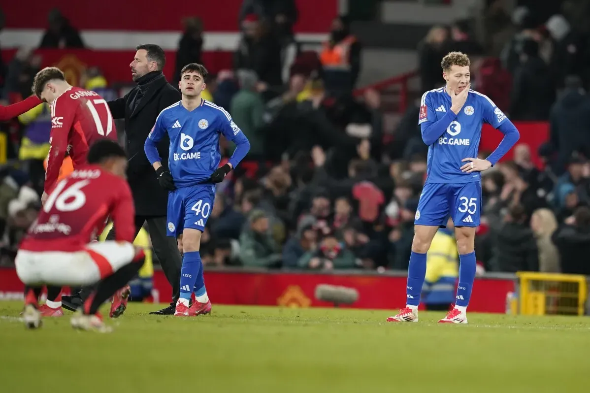 لاعبو ليستر يعبّرون عن خيبة أملهم بعد خسارة مثيرة للجدل أمام مانشستر يونايتد 2-1 في كأس الاتحاد الإنجليزي.