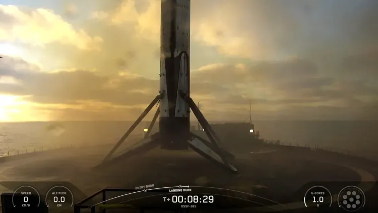 هبوط المرحلة الأولى لصاروخ Falcon 9 بنجاح على السفينة المسيّرة بعد مهمة سرية لقوة الفضاء الأمريكية من قاعدة Vandenberg.