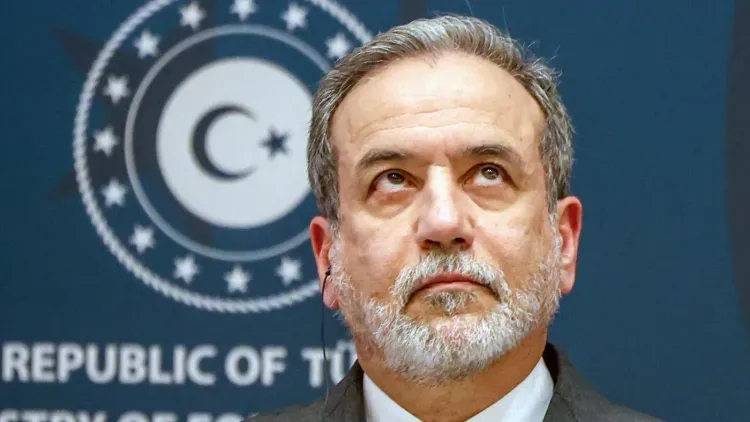 اجتماع محتمل بين وزير الخارجية الإيراني عباس عراقجي ومفاوضين أمريكيين، مع التركيز على القضايا النووية والدبلوماسية.