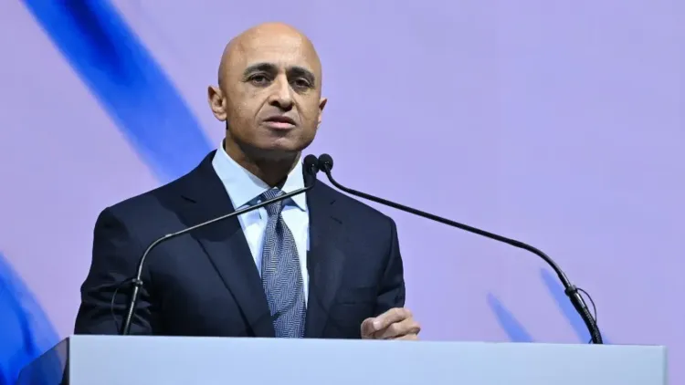 يوسف العتيبة، سفير الإمارات لدى الولايات المتحدة، يتحدث في مؤتمر، مع التركيز على ضرورة مواجهة التهديدات الإيرانية.