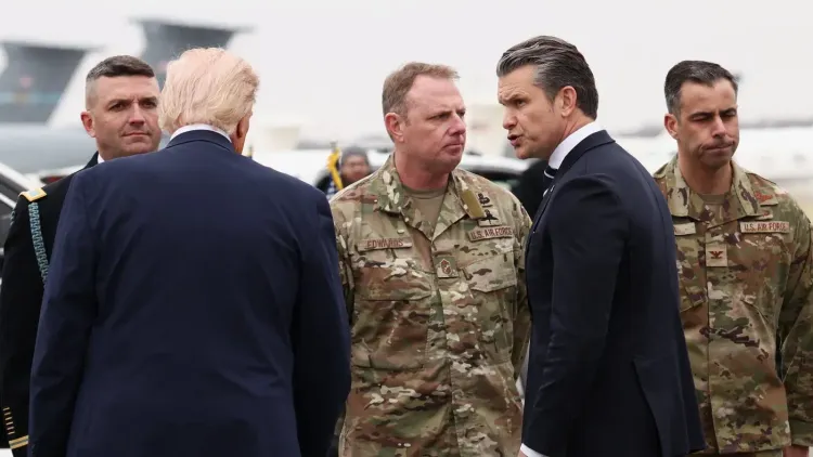 اجتماع بين مسؤولين عسكريين أمريكيين، مع وجود وزير الحرب بيت هيغسيث، وسط مناقشات حول تصعيد العمليات العسكرية في الشرق الأوسط.