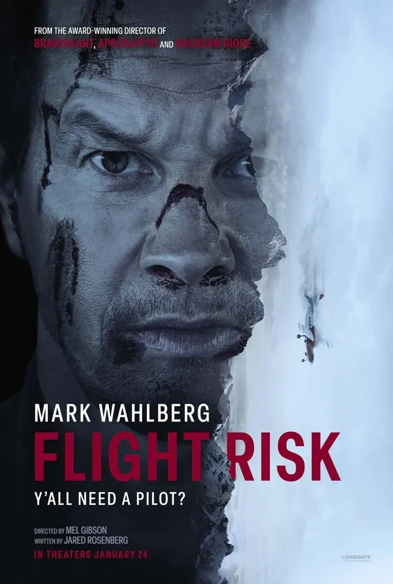 مارك والبيرغ يظهر في ملصق فيلم "Flight Risk"، حيث يشير العنوان إلى مخاطر الطيران والشخصيات المثيرة في القصة.