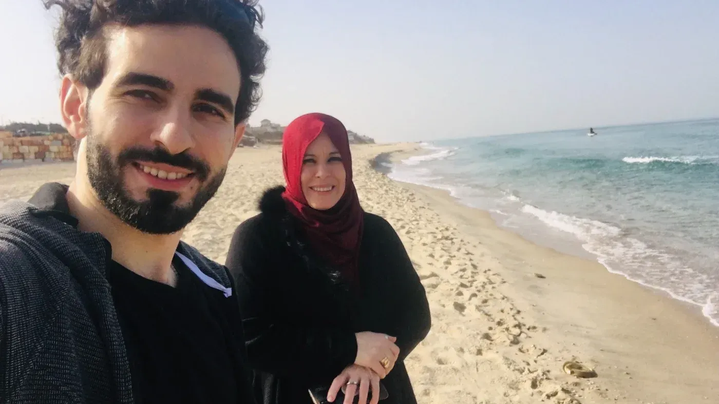 نجت والدتي من القنابل والجوع في غزة، لتتوفى بعيداً عن عائلتها في المنفى