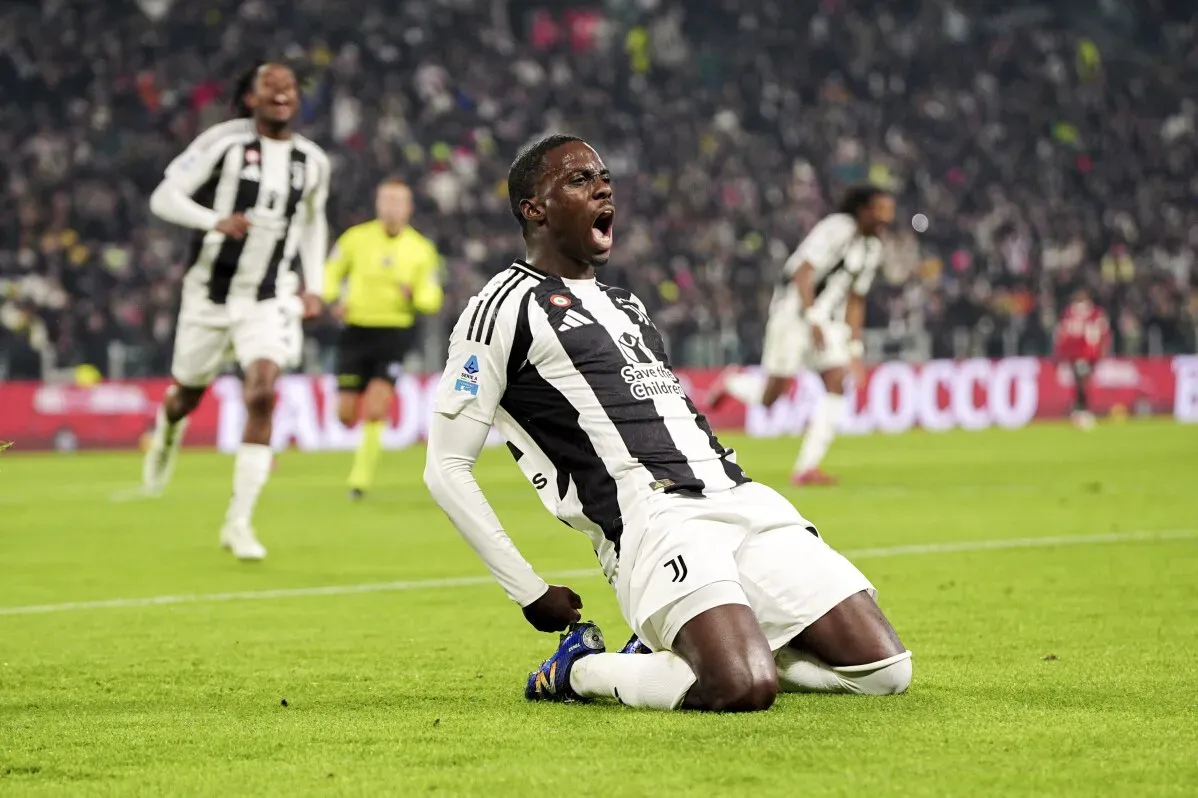 تيم ويا يحتفل بعد تسجيله هدفًا ليقود يوفنتوس للفوز على ميلان 2-0، فار مُعبرًا عن فرحته في ملعب أليانز.