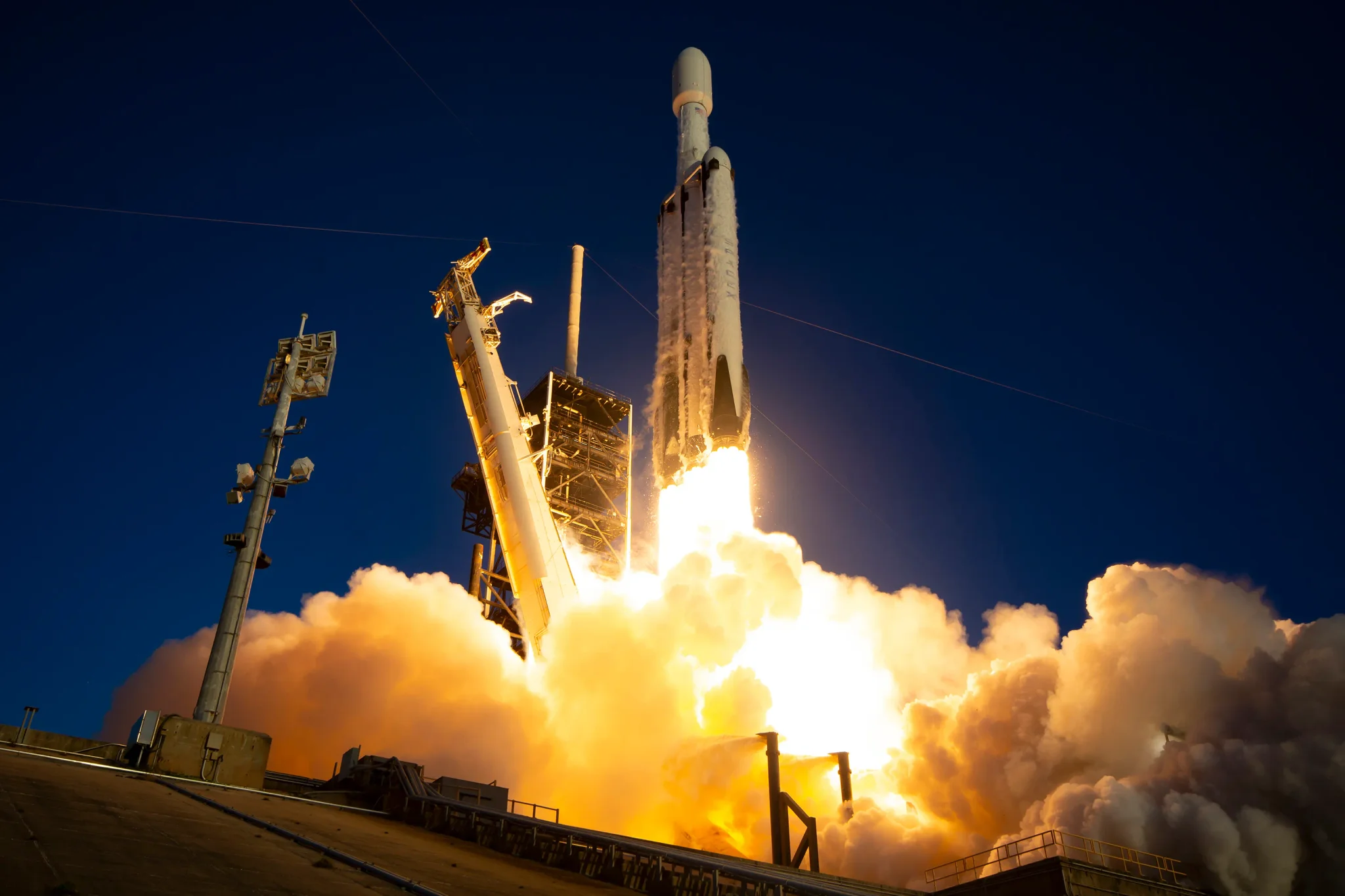 إطلاق تلسكوب Nancy Grace Roman الفضائي من مركز Kennedy على صاروخ Falcon Heavy لاستكشاف الكون والطاقة والمادة المظلمة.
