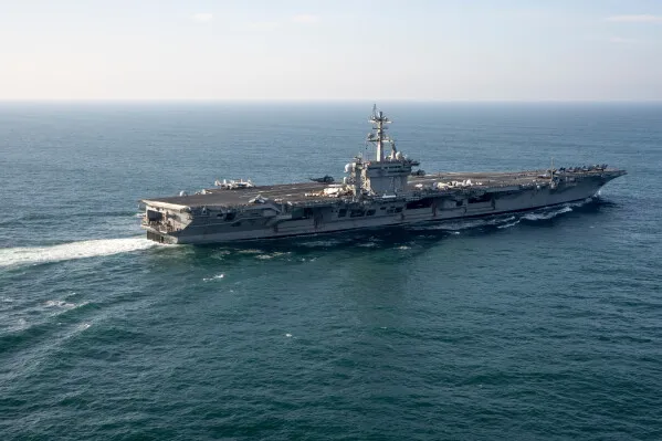 حاملة الطائرات الأمريكية USS George Washington تعبر المحيط في طريقها من آسيا إلى المحيط الهندي وسط تصاعد التوترات في الشرق الأوسط.