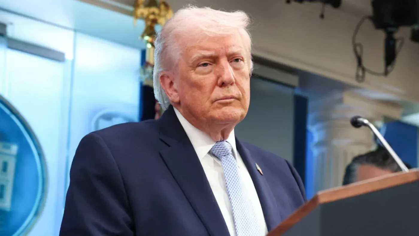 شهباز شريف، رئيس وزراء باكستان، يدعو لتمديد مهلة المفاوضات لإنهاء الحرب الأمريكية الإسرائيلية على إيران، وسط توتر متزايد.