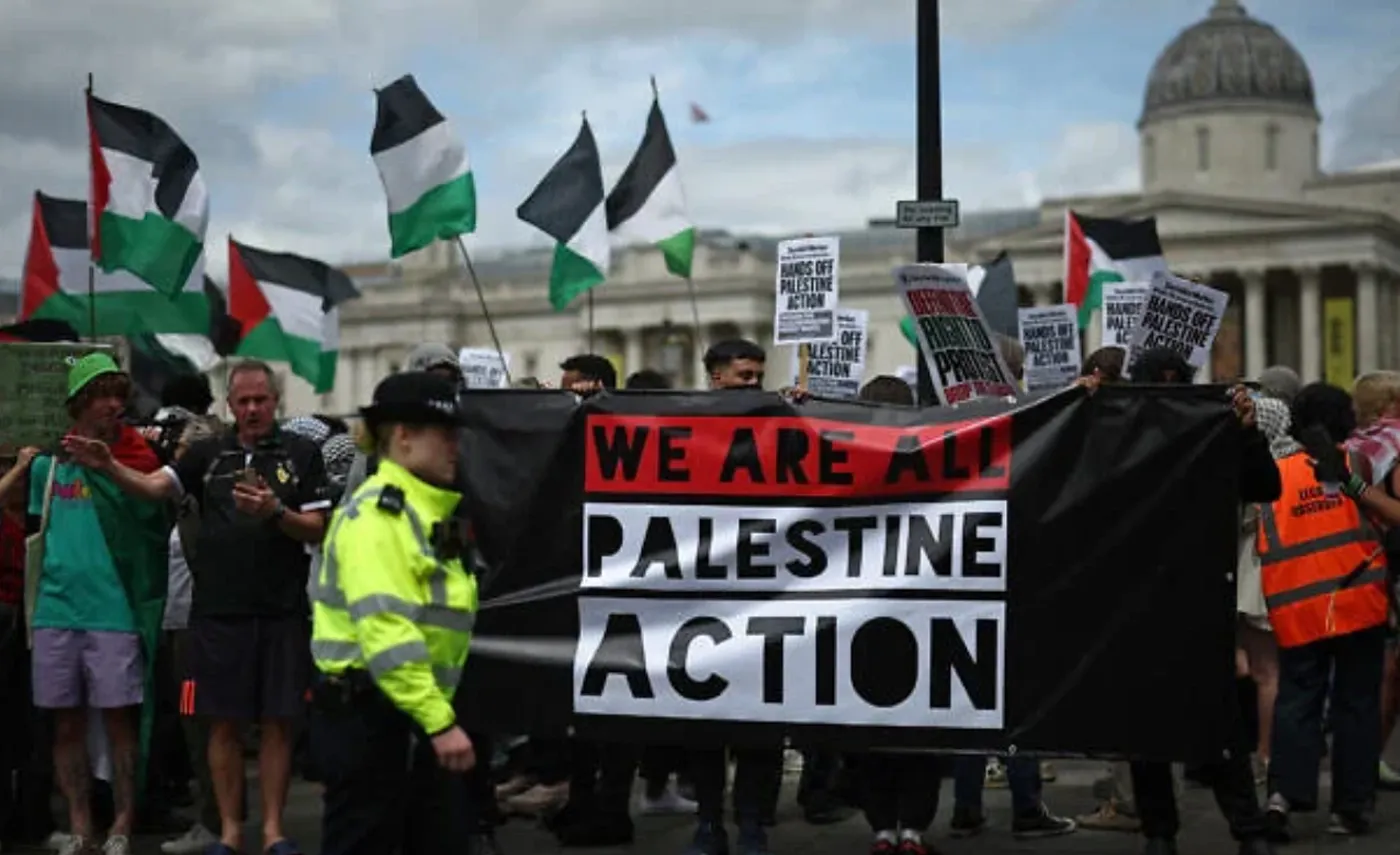 أخبار عاجلة حول براءة ستة نشطاء فلسطينيين من تهمة السطو المشدد بعد محاكمة تتعلق باقتحام مصنع أسلحة في بريطانيا.