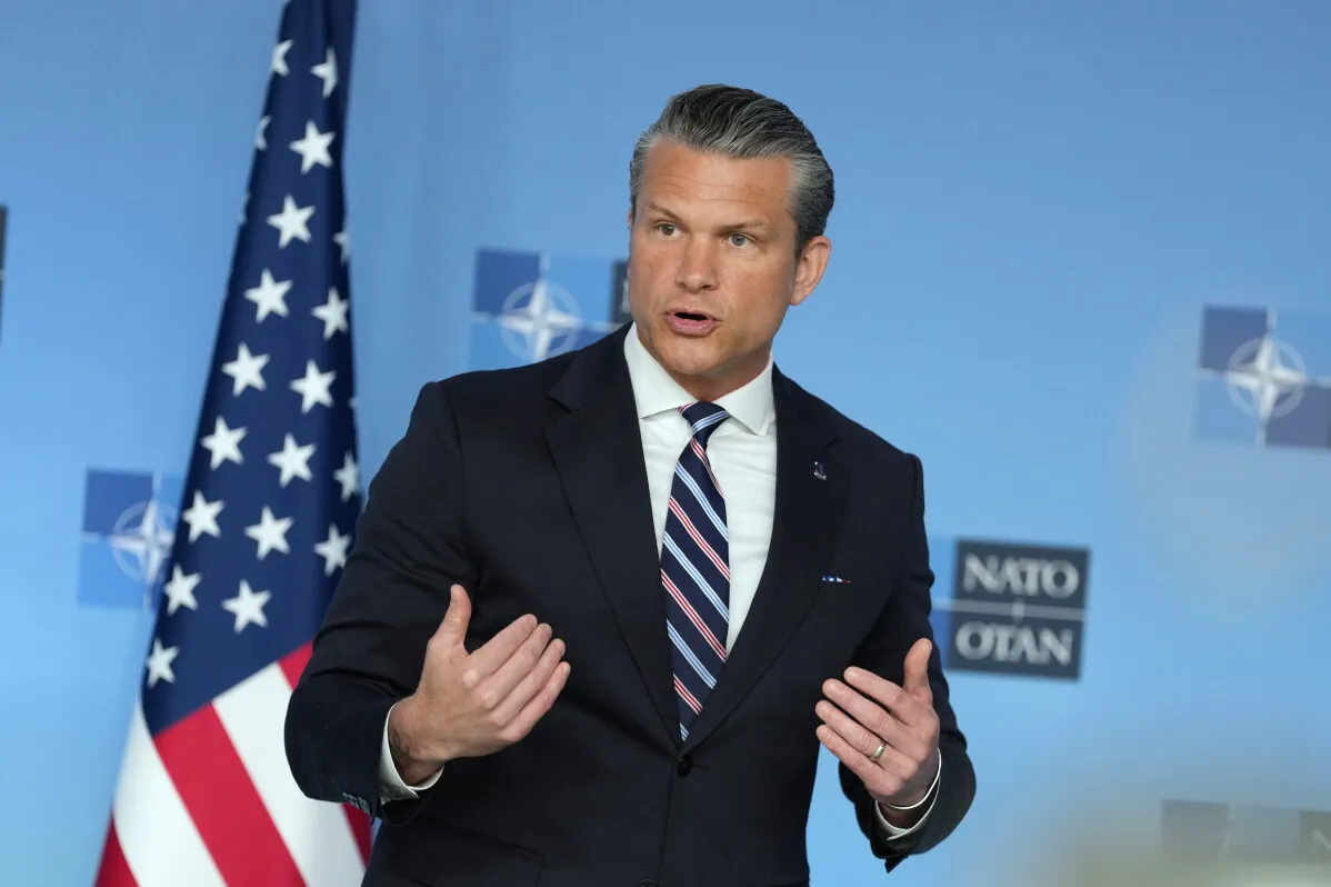 وزير الدفاع الأمريكي Pete Hegseth يتحدث في مؤتمر الناتو في بروكسل، مشدداً على أهمية تعزيز الدفاع الأوروبي وتحمل المسؤولية.