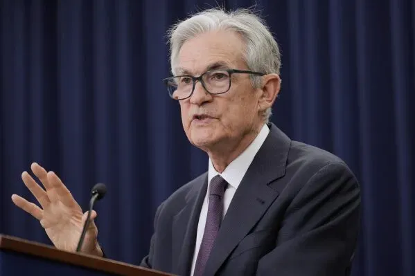 جيروم باول، رئيس الاحتياطي الفيدرالي، يتحدث أمام لجنة الخدمات المالية في مجلس النواب حول سياسة الفائدة وتأثير الاقتصاد.