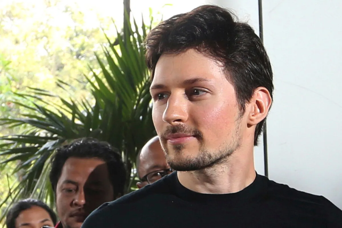 بورتريه Pavel Durov مؤسس Telegram، في سياق اتهامات جهاز الأمن الفيدرالي الروسي بدعم الإرهاب وتصعيد القيود على التطبيق في روسيا.