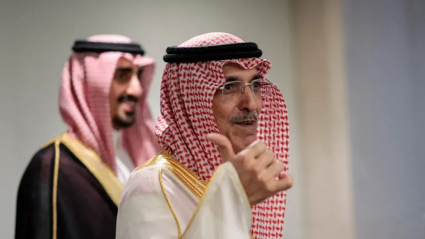 مدير صندوق الثروة السيادي السعودي يتحدث خلال مؤتمر، مع التركيز على تأثير الحرب الأمريكية-الإسرائيلية على الاستثمارات الثقافية.