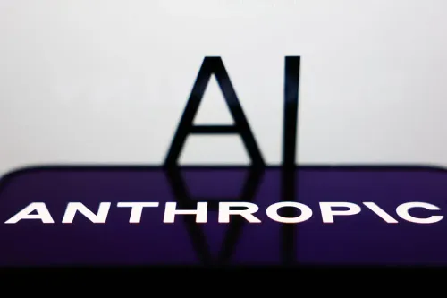 شعار شركة Anthropic للذكاء الاصطناعي مع التركيز على مبادرة الصندوق الجديد للمنفعة العامة ودعم المشاريع الاجتماعية.